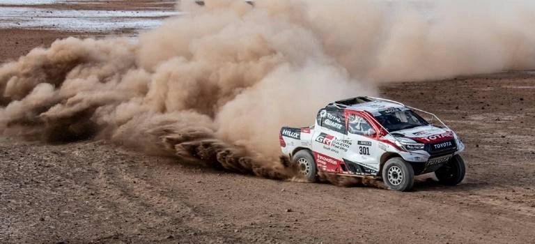 Фернандо Алонсо протестировал гоночный Toyota Hilux победителей ралли-рейда «Дакар-2019»