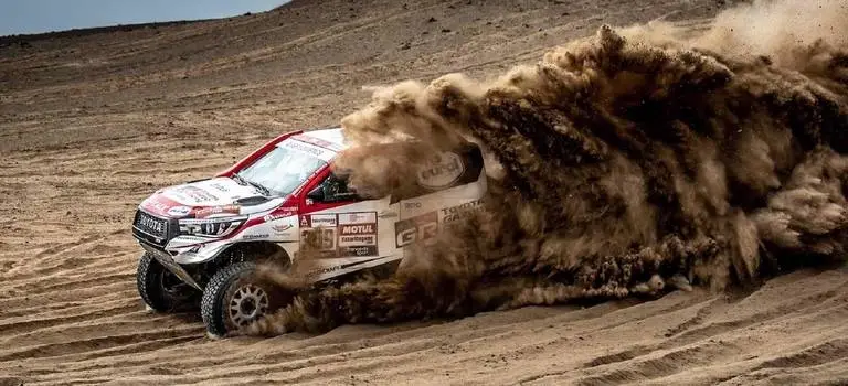 Toyota празднует исторический триумф в «Дакаре»